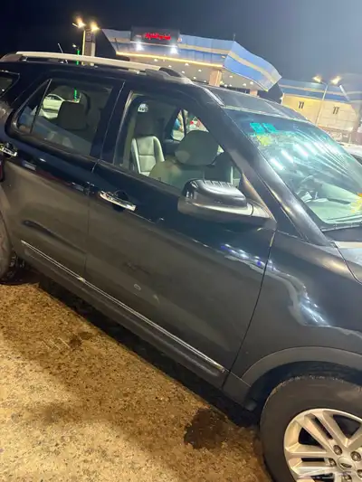 ford explorer 4wd 2012 black colour 16