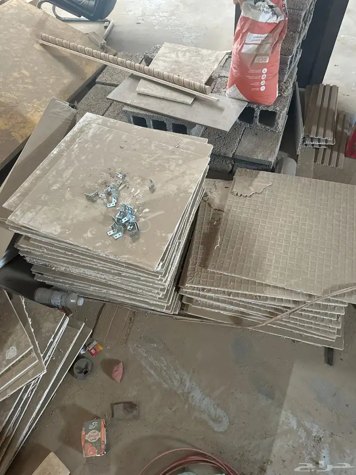 بلاط مستعمل 0