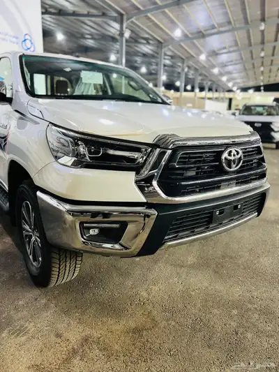 تويوتا هايلوكس غمارتين GLX 2025 1