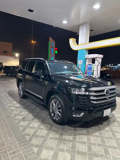 لاندكروزر L5 موديل 2024 اسود سعودي 1