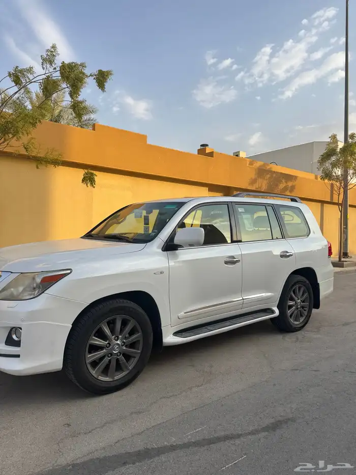 جيب لكزس 2011 فل كامل LX570 1