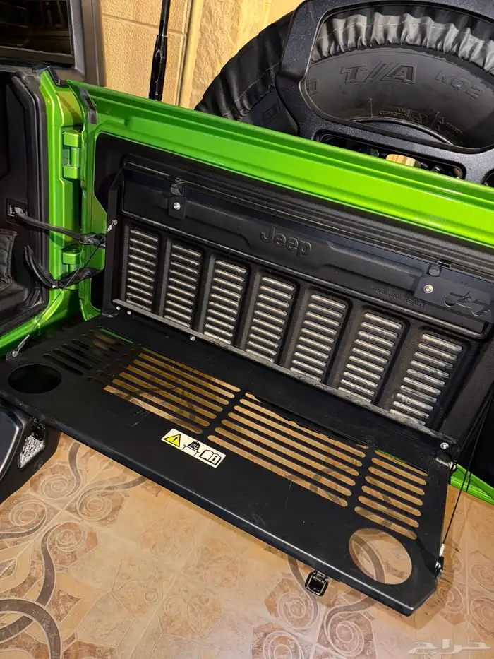 طاولة Jeep الاصلية للبيع 1