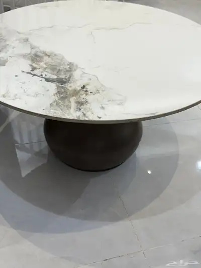 طاوله للبيع ب 100 ريال 0