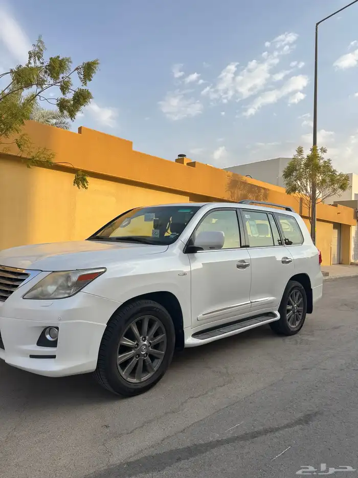 جيب لكزس 2011 فل كامل LX570 0