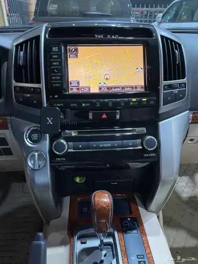 للبيع جيب VXR فل كامل 2013 عبداللطيف عداد 225 الف 19
