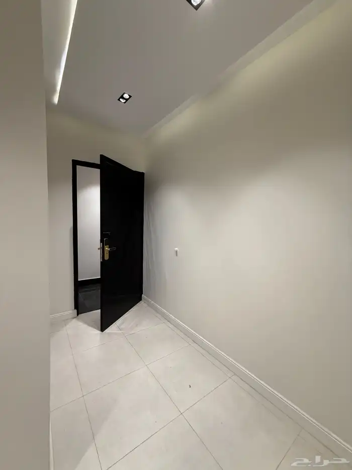 للبيع ادوار ارضيه وادوار علويه وروفات بالقرب من مطار ابها 61