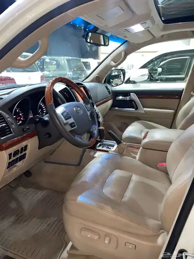 للبيع جيب VXR فل كامل 2013 عبداللطيف عداد 225 الف 10