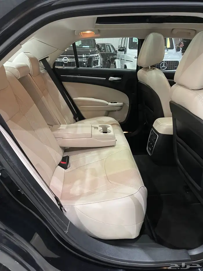 كرايزلر C300 سعودى من فل كامل 2015 9
