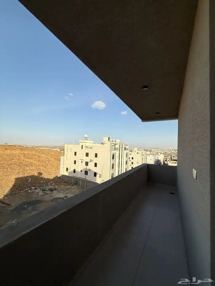 للبيع ادوار ارضيه وادوار علويه وروفات بالقرب من مطار ابها 57