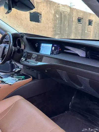 لكزس LS500 هايبرد 2020 8