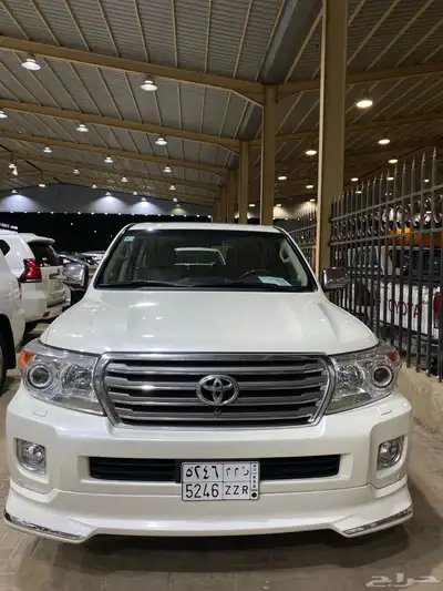 للبيع جيب VXR فل كامل 2013 عبداللطيف عداد 225 الف 2