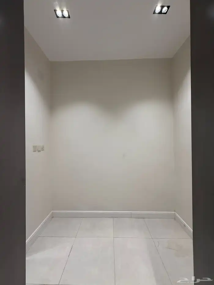 للبيع ادوار ارضيه وادوار علويه وروفات بالقرب من مطار ابها 10