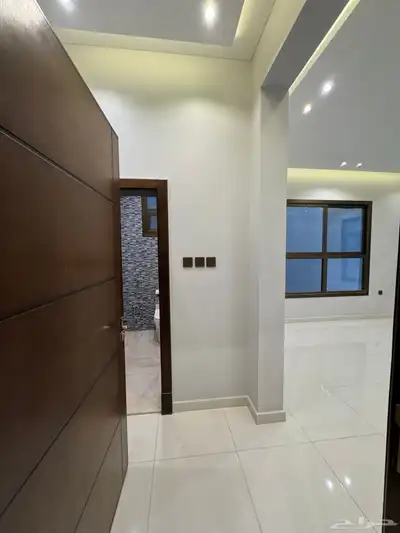 للبيع فيلا مودرن دورين وملحق بحي راقي واصل جميع الخدمات 30