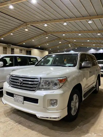 للبيع جيب VXR فل كامل 2013 عبداللطيف عداد 225 الف 0