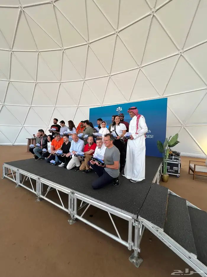شاشات LED   مسرح كامل   إضاءة وصوتيات للمناسبات 7