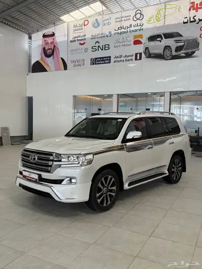 لاندكروزر GXR.بريمي 8 سلندر 2016 عداد قليل 1