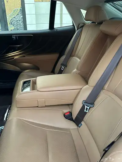 لكزس LS500 هايبرد 2020 10
