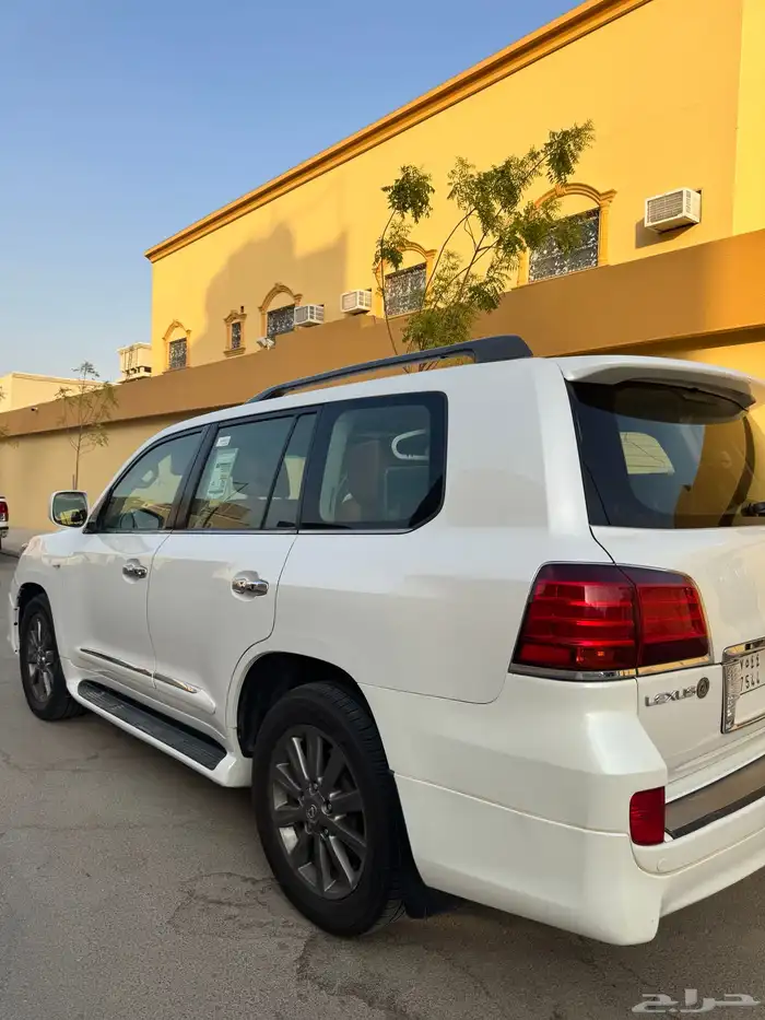 جيب لكزس 2011 فل كامل LX570 3