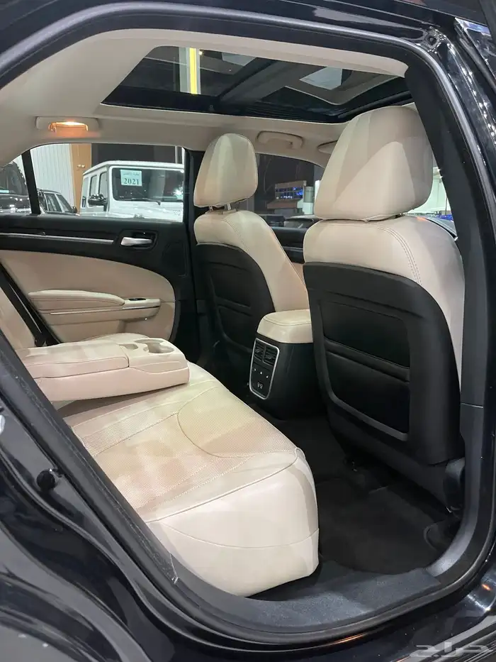 كرايزلر C300 سعودى من فل كامل 2015 8