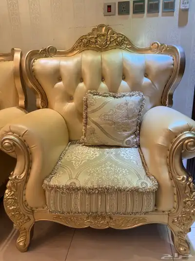 مجلس كنب كبير 18 متر تقريبا  عبارة عن 8 قطع 2