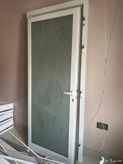 باب حمام ألمنيوم وزجاج 3 حبات 3