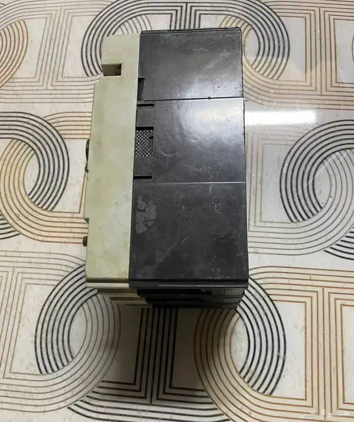 قاطع كهرباء 100 أمبير 1