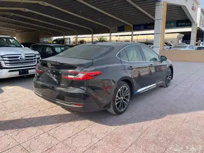 كامري اسود le 2025 2