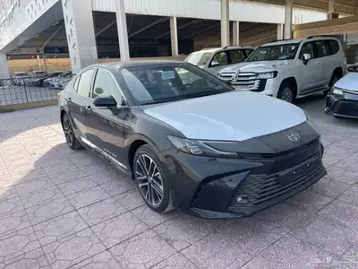 كامري اسود le 2025 4