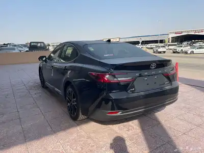 كامري اسود le 2025 0