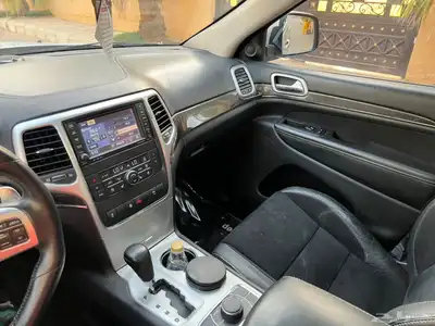 جيب جراند شروكي 2012 SRT (بحالة ممتازة) 14