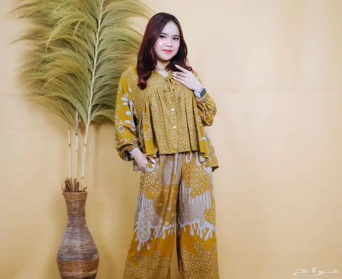 للبيع أطقم ملابس نسائيه 3