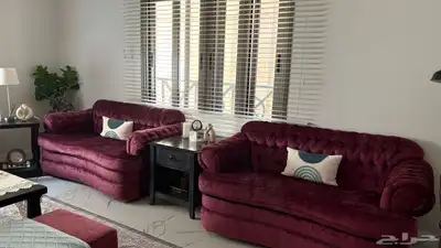 كنبات مع طاولات للبيع 3