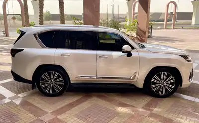 للبيع جيب لكزس BB سعودي موديل 2024 6