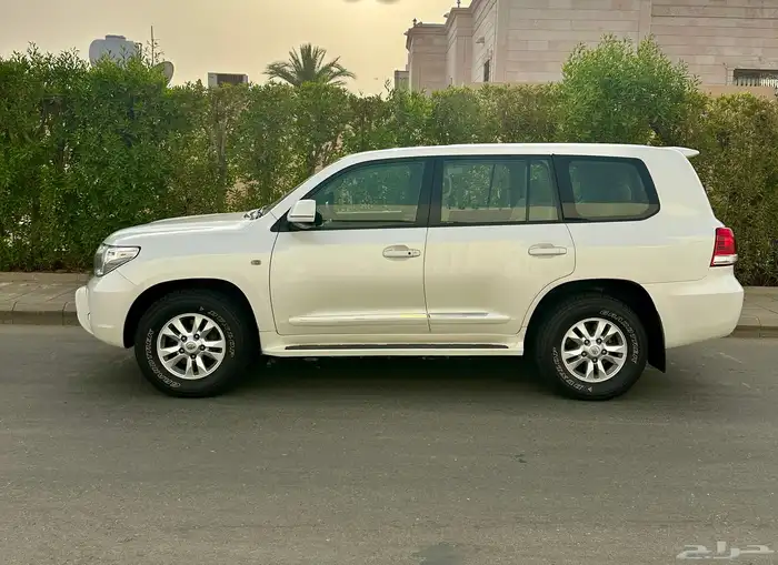 لاندكروزر GXR 3 2010 2