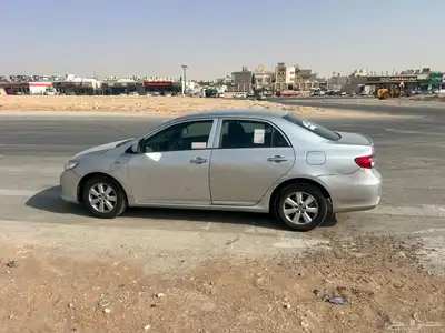كورلا موديل 2010 قير عادي زجاج كهرباء مكيف شغال محركات علي 5
