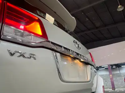 للبيع جيب لاندكروزر موديل 2017 في اكس ار مكينه كبيره 5 7 49
