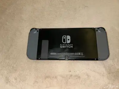 Nintendo Switch بكل اغراضه ما عدا الدوكستيشن نظيف جدا 2