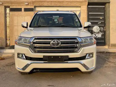 للبيع جيب لاندكروزر موديل 2017 في اكس ار مكينه كبيره 5 7 14