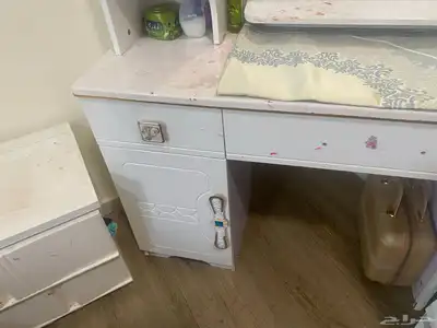 سرير نوم و2 كومدينو وتسريحة وادراج 3