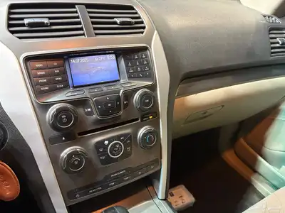 ford explorer 4wd 2012 black colour 13