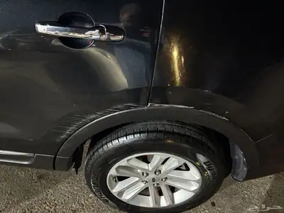 ford explorer 4wd 2012 black colour 9