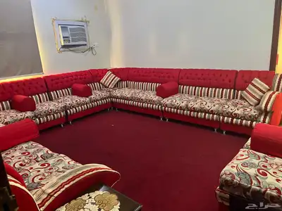 كنب عنابي شبه جديد 0