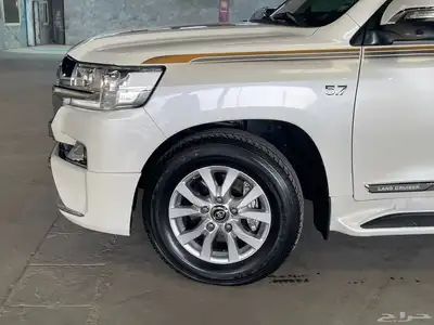 للبيع جيب لاندكروزر موديل 2017 في اكس ار مكينه كبيره 5 7 58