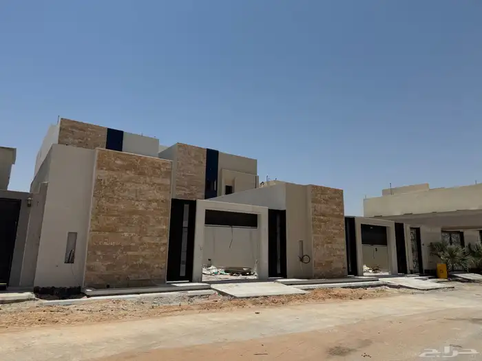 فيلا فاخره للبيع حي الملك فهد 0