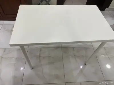 الطول متر والعرض 60 سم ول ارتفاع 73 0