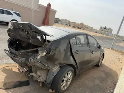 كيا سيراتو (تالف) قطع غيار فقط 2