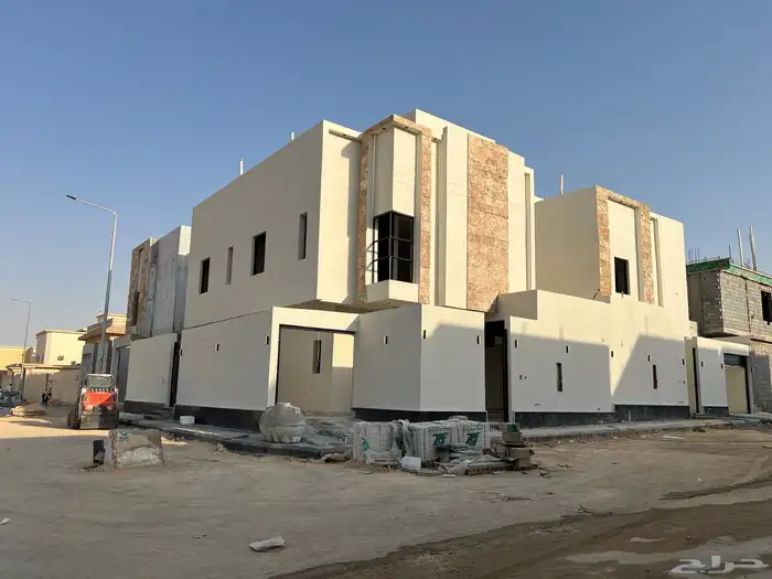 للبيع فله زاوية شارعين مميزة في حي المها بالرياض 0