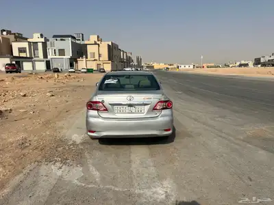 كورلا موديل 2010 قير عادي زجاج كهرباء مكيف شغال محركات علي 4
