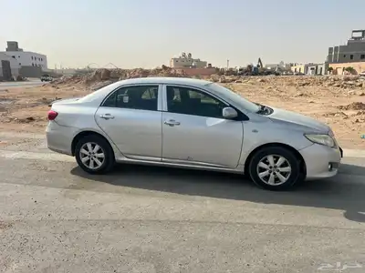 كورلا موديل 2010 قير عادي زجاج كهرباء مكيف شغال محركات علي 3