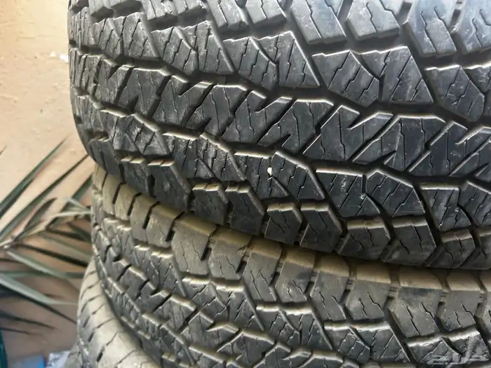 كفرات جيب نص حجري مقاس255 75R17. 115T 4